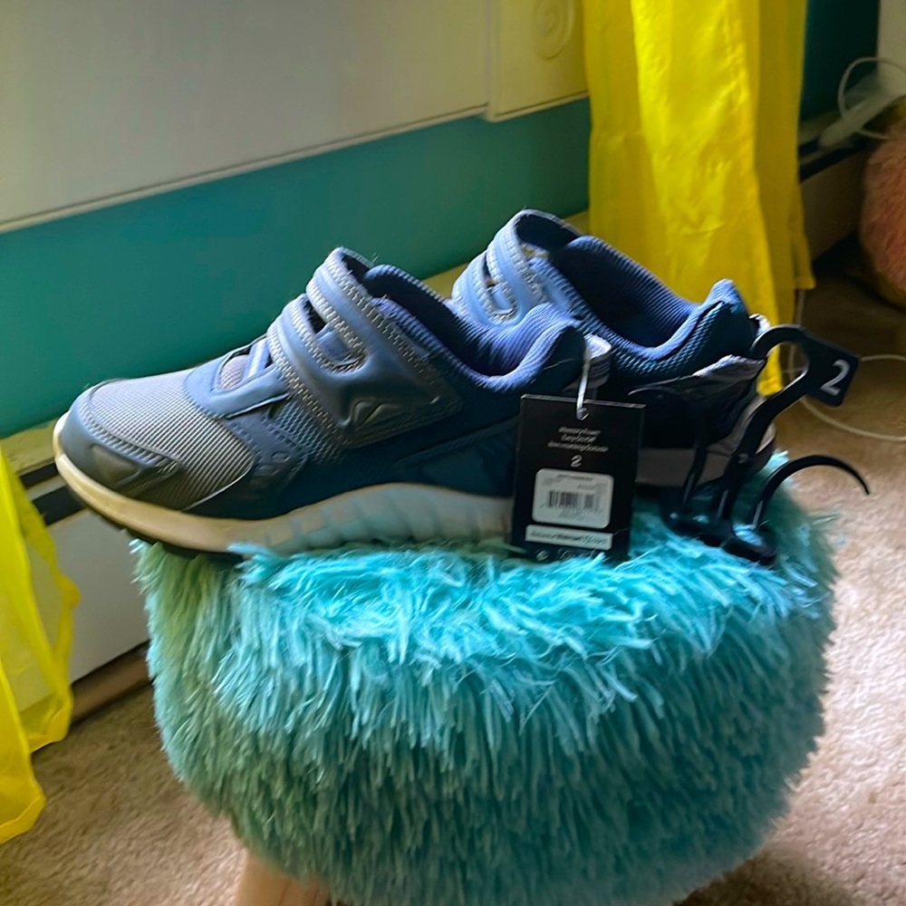 Boys shoes size 2